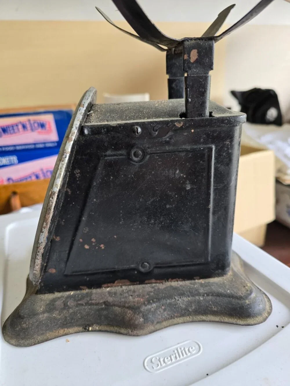 Antique Triner Scale & Mfg Co. Mechanical Countertop Scale - Patented 1906
